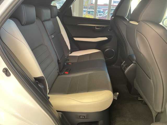 レクサス ＮＸ 300 Fスポーツ 埼玉県 2018(平30)年 2.1万km ホワイトノーヴァガラスフレーク 衝突軽減ブレーキ /サンルーフ /三眼LED /純正ナビ/　　CD/DVD/BT/フルセグ /全方位カメラ /パワーバックドア /レーダークルーズコントロール /革シート /シートヒーター/クーラー /純正18インチアルミホイール/ブラインドスポットモニター/パドルシフト/ステアリングヒーター/スイッチ/純正ETC2.0