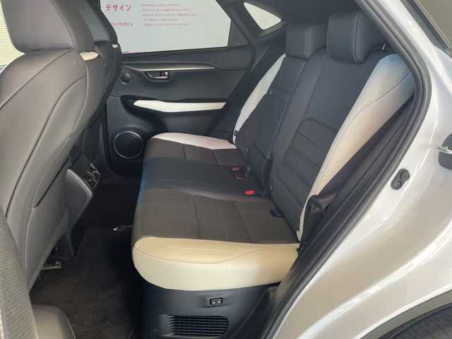 レクサス ＮＸ 300 Fスポーツ 埼玉県 2018(平30)年 2.1万km ホワイトノーヴァガラスフレーク 衝突軽減ブレーキ /サンルーフ /三眼LED /純正ナビ/　　CD/DVD/BT/フルセグ /全方位カメラ /パワーバックドア /レーダークルーズコントロール /革シート /シートヒーター/クーラー /純正18インチアルミホイール/ブラインドスポットモニター/パドルシフト/ステアリングヒーター/スイッチ/純正ETC2.0