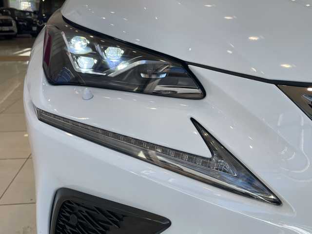 レクサス ＮＸ 300 Fスポーツ 埼玉県 2018(平30)年 2.1万km ホワイトノーヴァガラスフレーク 衝突軽減ブレーキ /サンルーフ /三眼LED /純正ナビ/　　CD/DVD/BT/フルセグ /全方位カメラ /パワーバックドア /レーダークルーズコントロール /革シート /シートヒーター/クーラー /純正18インチアルミホイール/ブラインドスポットモニター/パドルシフト/ステアリングヒーター/スイッチ/純正ETC2.0