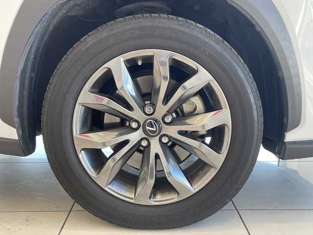 レクサス ＮＸ 300 Fスポーツ 埼玉県 2018(平30)年 2.1万km ホワイトノーヴァガラスフレーク 衝突軽減ブレーキ /サンルーフ /三眼LED /純正ナビ/　　CD/DVD/BT/フルセグ /全方位カメラ /パワーバックドア /レーダークルーズコントロール /革シート /シートヒーター/クーラー /純正18インチアルミホイール/ブラインドスポットモニター/パドルシフト/ステアリングヒーター/スイッチ/純正ETC2.0