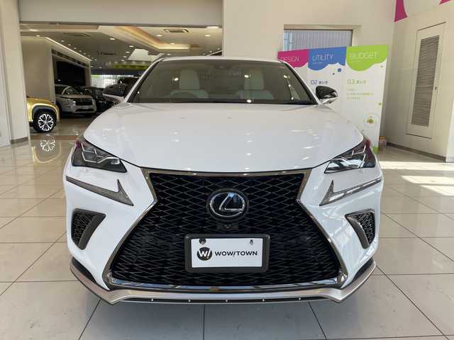 レクサス ＮＸ 300 Fスポーツ 埼玉県 2018(平30)年 2.1万km ホワイトノーヴァガラスフレーク 衝突軽減ブレーキ /サンルーフ /三眼LED /純正ナビ/　　CD/DVD/BT/フルセグ /全方位カメラ /パワーバックドア /レーダークルーズコントロール /革シート /シートヒーター/クーラー /純正18インチアルミホイール/ブラインドスポットモニター/パドルシフト/ステアリングヒーター/スイッチ/純正ETC2.0
