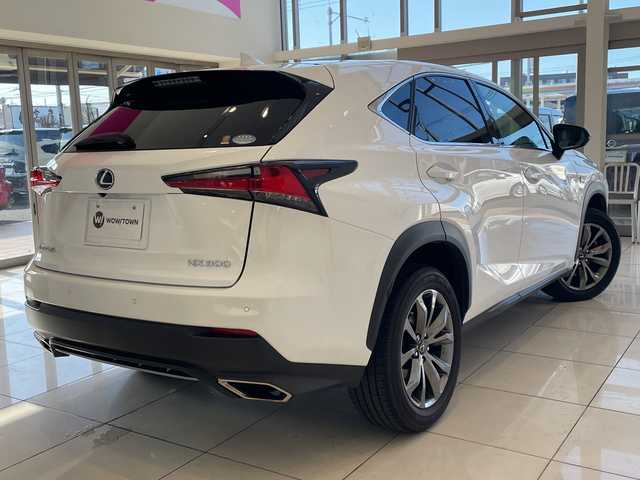 レクサス ＮＸ 300 Fスポーツ 埼玉県 2018(平30)年 2.1万km ホワイトノーヴァガラスフレーク 衝突軽減ブレーキ /サンルーフ /三眼LED /純正ナビ/　　CD/DVD/BT/フルセグ /全方位カメラ /パワーバックドア /レーダークルーズコントロール /革シート /シートヒーター/クーラー /純正18インチアルミホイール/ブラインドスポットモニター/パドルシフト/ステアリングヒーター/スイッチ/純正ETC2.0