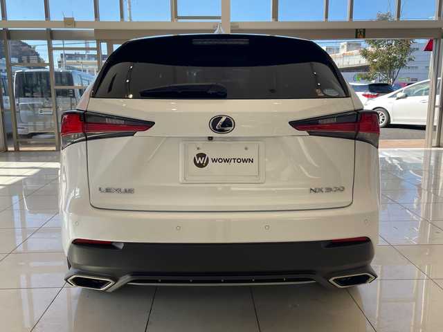 レクサス ＮＸ 300 Fスポーツ 埼玉県 2018(平30)年 2.1万km ホワイトノーヴァガラスフレーク 衝突軽減ブレーキ /サンルーフ /三眼LED /純正ナビ/　　CD/DVD/BT/フルセグ /全方位カメラ /パワーバックドア /レーダークルーズコントロール /革シート /シートヒーター/クーラー /純正18インチアルミホイール/ブラインドスポットモニター/パドルシフト/ステアリングヒーター/スイッチ/純正ETC2.0