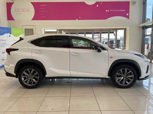 レクサス ＮＸ 300 Fスポーツ 埼玉県 2018(平30)年 2.1万km ホワイトノーヴァガラスフレーク 衝突軽減ブレーキ /サンルーフ /三眼LED /純正ナビ/　　CD/DVD/BT/フルセグ /全方位カメラ /パワーバックドア /レーダークルーズコントロール /革シート /シートヒーター/クーラー /純正18インチアルミホイール/ブラインドスポットモニター/パドルシフト/ステアリングヒーター/スイッチ/純正ETC2.0