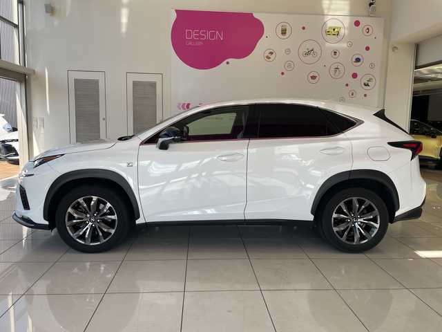 レクサス ＮＸ 300 Fスポーツ 埼玉県 2018(平30)年 2.1万km ホワイトノーヴァガラスフレーク 衝突軽減ブレーキ /サンルーフ /三眼LED /純正ナビ/　　CD/DVD/BT/フルセグ /全方位カメラ /パワーバックドア /レーダークルーズコントロール /革シート /シートヒーター/クーラー /純正18インチアルミホイール/ブラインドスポットモニター/パドルシフト/ステアリングヒーター/スイッチ/純正ETC2.0