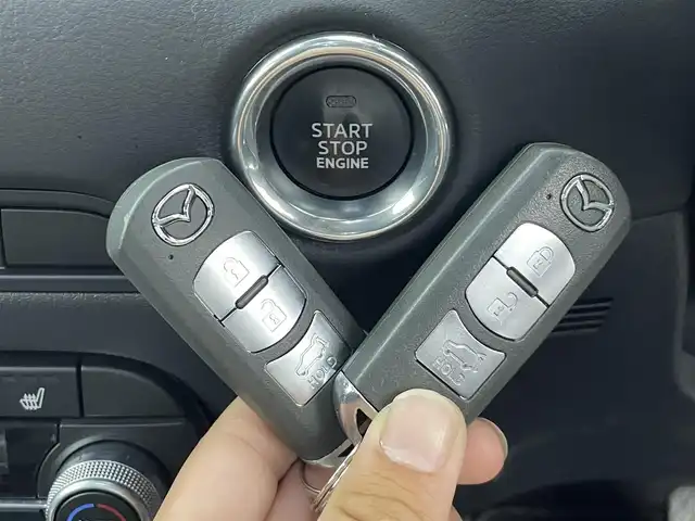 マツダ ＣＸ－５ XD Lパッケージ 群馬県 2019(令1)年 2.5万km ジェットブラックマイカ CD/DVDプレーヤー＋地上デジタルTVチューナー（フルセグ）/360度ビューモニター＋フロントパーキングセンサー（センター/コーナー）/＝＝＝＝＝/純正ナビ/・AM/FM/USB/Bluetooth/AppleCarPlay/AndroidAuto/i-ACTIVSENSE/・スマートブレーキサポート/・レーンキープアシストシステム/車線逸脱警報システム/・ブラインドスポットモニタリング/・マツダレーダークルーズコントロール/パワーバックドア/運転席/助手席パワーシート/運転席メモリー付/運転席/助手席/2列目左右シートヒーター/アイドリングストップ/プッシュスタート/スマートキー