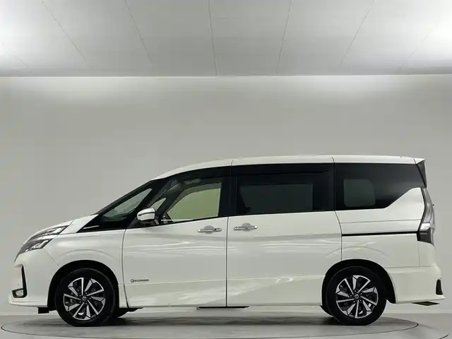 日産 セレナ e－パワー ハイウェイスター V 埼玉県 2019(令1)年 5.2万km ブリリアントホワイトパール 純正ナビ/フルセグTV/CD/DVD再生/AM/FM/Bluetooth接続/アラウンドビューモニター/フリップダウンモニター/ビルトインETC/プロパイロット/エマージェンシーブレーキ/車線逸脱警報/両側パワースライドドア/スマートキー/プッシュスタート/ダブルオートエアコン/ステアリングスイッチ/ドライブレコーダー/純正16インチアルミホイール/横滑り防止装置/コーナーセンサー/オートライト/純正LEDヘッドライト/サイドエアバック/カーテンエアバック