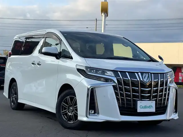 トヨタ アルファード S Cパッケージ 道東・釧路十勝 2019(平31)年 7.3万km ホワイトパールクリスタルシャイン トヨタセーフティセンス/　オートハイビーム/　レーンアシスト/　プリクラッシュセーフティ/　レーダークルーズコントロール/　クリアランスソナー/4WD/プッシュスタート/フルセグTV/純正10インチナビ/（CD/DVD/Bluetooth/フルセグTV/HDMI)/バックカメラ/両側パワースライドドア/ビルトインETC2.0/1列目シートヒーター/1列目シートベンチレーション/1列目2列目パワーシート/ステアリングヒーター/パワーバックドア/オットマン/LEDヘッドライト/オートライト/フロントフォグランプ/レザーシート/トヨタセーフティセンス/・オートハイビーム/・レーンアシスト/・プリクラッシュセーフティ/・レーダークルーズコントロール/・クリアランスソナー/MTモード付AT/電動パーキングブレーキ/オートブレーキホールド/レーダー探知機/プッシュスタート/スマートキー/保証書/取扱説明書