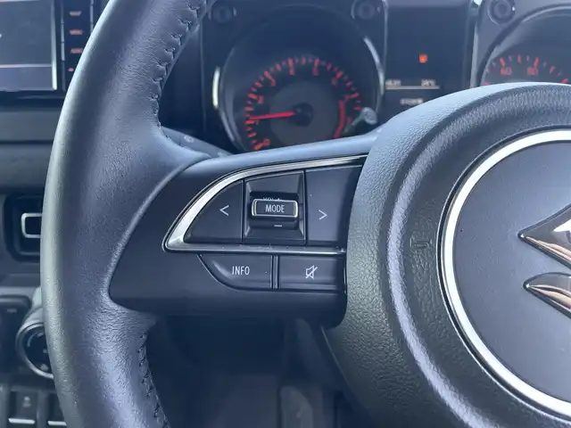スズキ ジムニー XC 愛媛県 2022(令4)年 1.3万km ピュアホワイトP 純正メモリナビ/CD/DVD/BT/MSV/iPod/フルセグTV/クルーズコントロール/車線逸脱防止装置/衝突被害軽減システム/ダウンヒルアシストコントロール/D/N席シートヒーター/ヒートミラー/電格ミラー/ヘッドライトウォッシャー/ドアバイザー/LEDヘッドライト/シガーソケット/ISOFIX/4WD切替
