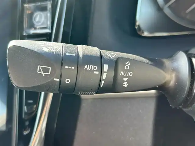 トヨタ ハリアー プレミアム 福岡県 2019(令1)年 5.3万km ダークレッドマイカメタリック ・純正ナビ/（BLUETOOTH/フルセグ/バックカメラ/・ワンオーナー/・ETC/・ドライブレコーダー/・クルーズコントロール/・レーンキープアシスト/・スペアキー/・カードキー/・電動リアゲート/・エアロパーツ/・純正フロアマット/・LEDライト/・カーテンエアバッグ/・保証書