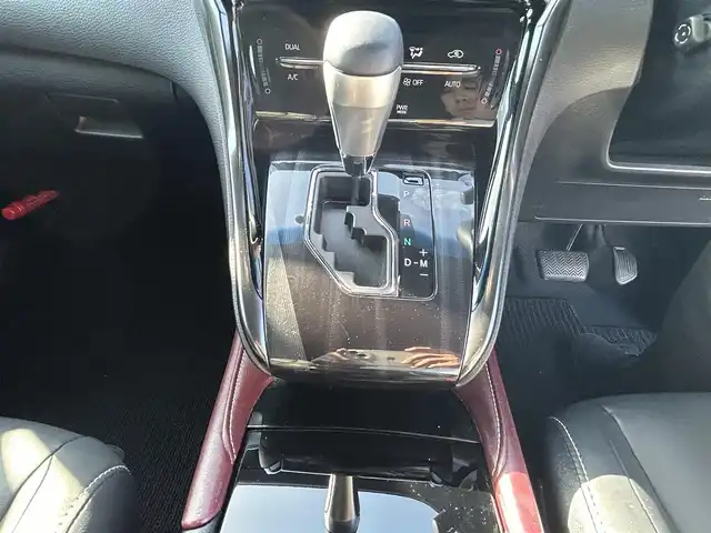 トヨタ ハリアー プレミアム 福岡県 2019(令1)年 5.3万km ダークレッドマイカメタリック ・純正ナビ/（BLUETOOTH/フルセグ/バックカメラ/・ワンオーナー/・ETC/・ドライブレコーダー/・クルーズコントロール/・レーンキープアシスト/・スペアキー/・カードキー/・電動リアゲート/・エアロパーツ/・純正フロアマット/・LEDライト/・カーテンエアバッグ/・保証書