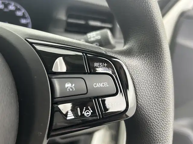 ホンダ ヴェゼル ハイブリッド e:HEV X 宮城県 2022(令4)年 4.3万km プラチナホワイトパール Honda CONNECTディスプレイ/フルセグTV/FM/AM/BT/バックカメラ/ETC2.0/クルーズコントロール/ドライブレコーダー(DRH-204WD)/置くだけ充電/ブレーキホールド/電動パーキング/パドルシフト/横滑り防止装置/コーナーセンサー/衝突被害軽減システム/踏み間違い衝突軽減システム/ダウンヒルアシストコントロール/スペアキー/純正フロアマット