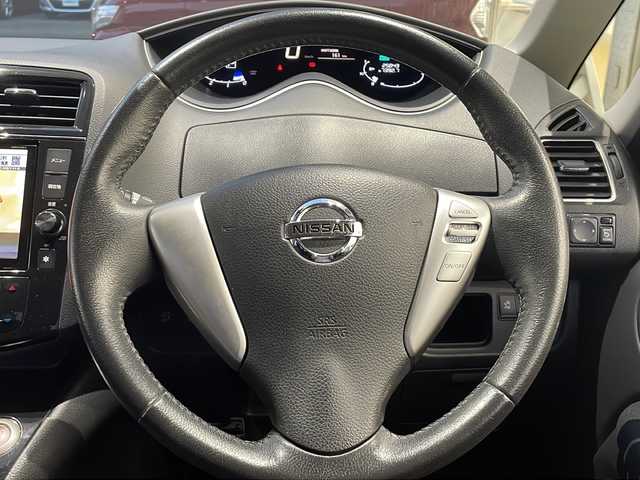 日産 セレナ ハイウェイスター S HV Vセレ 高知県 2013(平25)年 2.6万km スーパーブラック 純正ナビ/(Bluetooth/CD/SD/DVD/AUX/フルセグ)/バックカメラ/ETC/両側パワースライドドア/クルーズコントロール/純正16インチアルミホイール/純正フロアマット/オートライト/キセノンヘッドライト/フォグランプ/プッシュスタート/スマートキー/横滑り防止装置