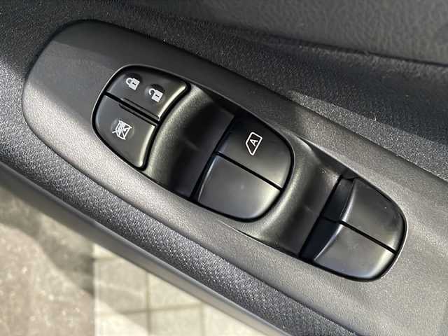 日産 セレナ ハイウェイスター S HV Vセレ 高知県 2013(平25)年 2.6万km スーパーブラック 純正ナビ/(Bluetooth/CD/SD/DVD/AUX/フルセグ)/バックカメラ/ETC/両側パワースライドドア/クルーズコントロール/純正16インチアルミホイール/純正フロアマット/オートライト/キセノンヘッドライト/フォグランプ/プッシュスタート/スマートキー/横滑り防止装置