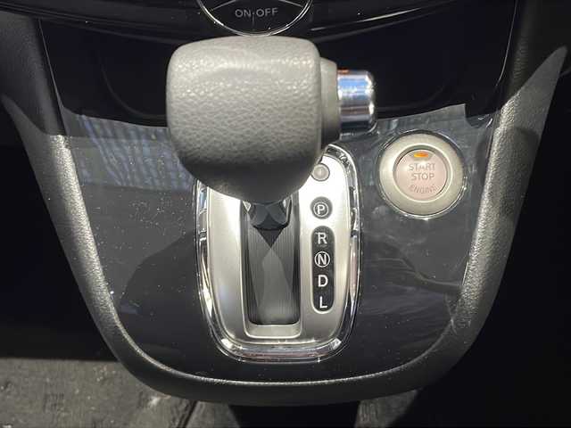 日産 セレナ ハイウェイスター S HV Vセレ 高知県 2013(平25)年 2.6万km スーパーブラック 純正ナビ/(Bluetooth/CD/SD/DVD/AUX/フルセグ)/バックカメラ/ETC/両側パワースライドドア/クルーズコントロール/純正16インチアルミホイール/純正フロアマット/オートライト/キセノンヘッドライト/フォグランプ/プッシュスタート/スマートキー/横滑り防止装置