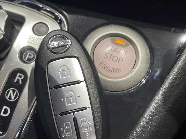 日産 セレナ ハイウェイスター S HV Vセレ 高知県 2013(平25)年 2.6万km スーパーブラック 純正ナビ/(Bluetooth/CD/SD/DVD/AUX/フルセグ)/バックカメラ/ETC/両側パワースライドドア/クルーズコントロール/純正16インチアルミホイール/純正フロアマット/オートライト/キセノンヘッドライト/フォグランプ/プッシュスタート/スマートキー/横滑り防止装置