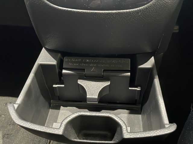 日産 セレナ ハイウェイスター S HV Vセレ 高知県 2013(平25)年 2.6万km スーパーブラック 純正ナビ/(Bluetooth/CD/SD/DVD/AUX/フルセグ)/バックカメラ/ETC/両側パワースライドドア/クルーズコントロール/純正16インチアルミホイール/純正フロアマット/オートライト/キセノンヘッドライト/フォグランプ/プッシュスタート/スマートキー/横滑り防止装置