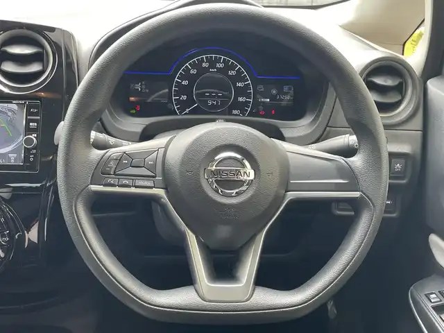 日産 ノート e－パワー X 兵庫県 2018(平30)年 3.8万km パール 純正ナビ(MM317D-W)/(CD/DVD/BT/SD/AUX)/フルセグTV/全周囲カメラ/ETC/衝突軽減ブレーキ/デジタルインナーミラー/前方ドライブレコーダー/LEDヘッドライト/オートライト/ステアリングリモコン/電動格納ミラー/スマートキー/スペアキー/純正フロアマット/純正ドアバイザー