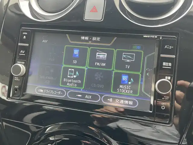 日産 ノート e－パワー X 兵庫県 2018(平30)年 3.8万km パール 純正ナビ(MM317D-W)/(CD/DVD/BT/SD/AUX)/フルセグTV/全周囲カメラ/ETC/衝突軽減ブレーキ/デジタルインナーミラー/前方ドライブレコーダー/LEDヘッドライト/オートライト/ステアリングリモコン/電動格納ミラー/スマートキー/スペアキー/純正フロアマット/純正ドアバイザー