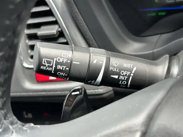 ホンダ ヴェゼル ハイブリッド X 熊本県 2015(平27)年 2.5万km クリスタルブラックパール 純正ナビ/・AM/FM/CD/DVD/BT/SD/・ワンセグTV/・バックカメラ/あんしんパッケージ/・シティブレーキアクティブシステム/・サイドカーテンエアバッグシステム/・前席用i-サイドエアバッグシステム/・VSA/・エマージェンシーストップシグナル/・ヒルスタートアシスト機能/・ファイブスター賞/電動パーキングブレーキ/・ブレーキホールド/本革巻ステアリング/・ステアリングスイッチ/・パドルシフト/布シート/走行モード切替/・スポーツモード/ノーマルモード/ECOモード/純正16インチAW/純正フロアマット/プッシュスタート/・スマートキー/ETC