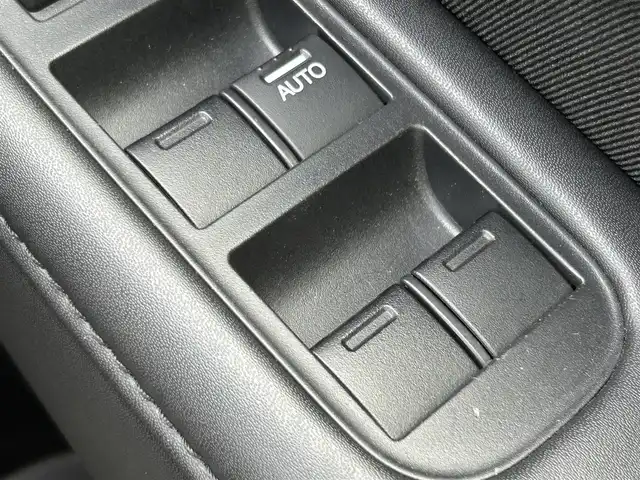ホンダ ヴェゼル ハイブリッド X 熊本県 2015(平27)年 2.5万km クリスタルブラックパール 純正ナビ/・AM/FM/CD/DVD/BT/SD/・ワンセグTV/・バックカメラ/あんしんパッケージ/・シティブレーキアクティブシステム/・サイドカーテンエアバッグシステム/・前席用i-サイドエアバッグシステム/・VSA/・エマージェンシーストップシグナル/・ヒルスタートアシスト機能/・ファイブスター賞/電動パーキングブレーキ/・ブレーキホールド/本革巻ステアリング/・ステアリングスイッチ/・パドルシフト/布シート/走行モード切替/・スポーツモード/ノーマルモード/ECOモード/純正16インチAW/純正フロアマット/プッシュスタート/・スマートキー/ETC