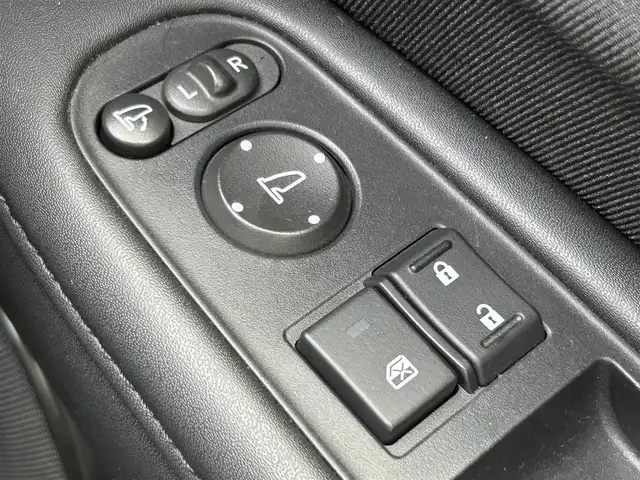 ホンダ ヴェゼル ハイブリッド X 熊本県 2015(平27)年 2.5万km クリスタルブラックパール 純正ナビ/・AM/FM/CD/DVD/BT/SD/・ワンセグTV/・バックカメラ/あんしんパッケージ/・シティブレーキアクティブシステム/・サイドカーテンエアバッグシステム/・前席用i-サイドエアバッグシステム/・VSA/・エマージェンシーストップシグナル/・ヒルスタートアシスト機能/・ファイブスター賞/電動パーキングブレーキ/・ブレーキホールド/本革巻ステアリング/・ステアリングスイッチ/・パドルシフト/布シート/走行モード切替/・スポーツモード/ノーマルモード/ECOモード/純正16インチAW/純正フロアマット/プッシュスタート/・スマートキー/ETC