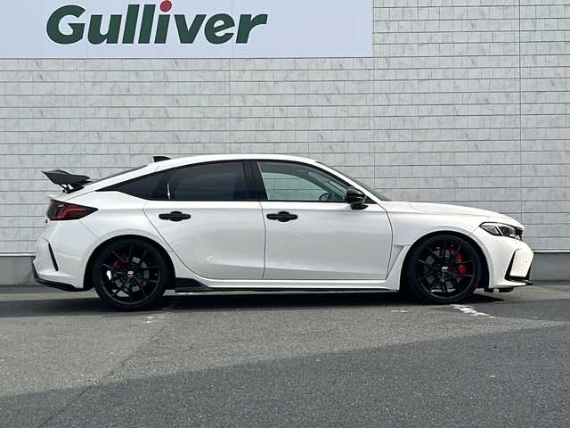 ホンダ シビック タイプR 愛知県 2023(令5)年 2.4万km チャンピオンシップホワイト ワンオーナ/純正リアウィング/デジタルインナーミラー/無限シフトノブ/ドライブレコーダー/ワンオーナー/取扱説明書/Bluetooth/ワンセグTV/バックカメラ/純正アルミホイール/純正フロアマット/純正アルカンターラステアリング/ACC/レーンキープアシスト/ブレーキホールド/コーナーセンサー/オートマチックハイビーム