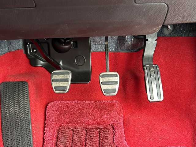 ホンダ シビック タイプR 愛知県 2023(令5)年 2.4万km チャンピオンシップホワイト ワンオーナ/純正リアウィング/デジタルインナーミラー/無限シフトノブ/ドライブレコーダー/ワンオーナー/取扱説明書/Bluetooth/ワンセグTV/バックカメラ/純正アルミホイール/純正フロアマット/純正アルカンターラステアリング/ACC/レーンキープアシスト/ブレーキホールド/コーナーセンサー/オートマチックハイビーム