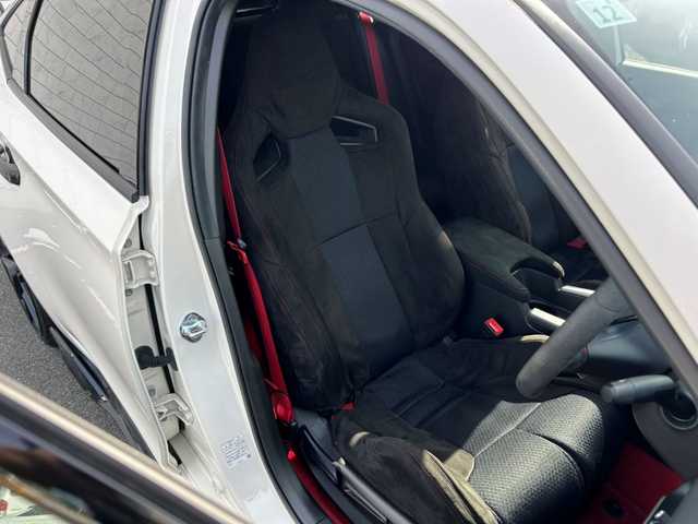 ホンダ シビック タイプR 愛知県 2023(令5)年 2.4万km チャンピオンシップホワイト ワンオーナ/純正リアウィング/デジタルインナーミラー/無限シフトノブ/ドライブレコーダー/ワンオーナー/取扱説明書/Bluetooth/ワンセグTV/バックカメラ/純正アルミホイール/純正フロアマット/純正アルカンターラステアリング/ACC/レーンキープアシスト/ブレーキホールド/コーナーセンサー/オートマチックハイビーム