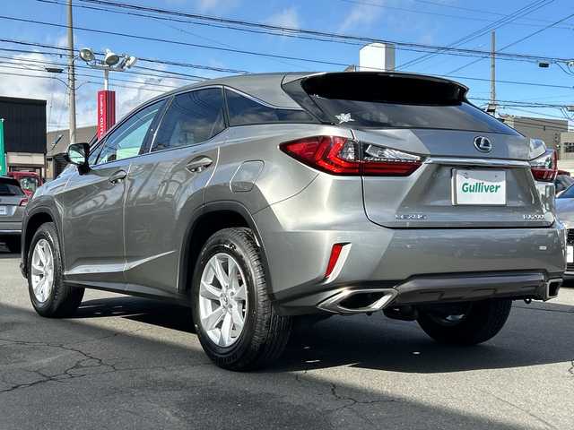 レクサス ＲＸ 200t 長野県 2015(平27)年 5万km ソニックチタニウム ・純正SDメーカーオプションナビゲーション/CD DVD フルセグTV Bluetooth/・バックカメラ/サイドカメラ/・ビルトインETC/・プリクラッシュセーフティ/・レーンキープアシスト/・レーダークルーズコントロール/・オートマチックハイビーム/・コーナーセンサー/・LEDヘッドライト/・オートライト/・フォグライト/・パワーバックドア/・純正18インチアルミホイール/・パワーシート(D/N)/・横滑り防止装置/・ウィンカーミラー/・電動格納ミラー/・スマートキー/・エンジンプッシュスタート