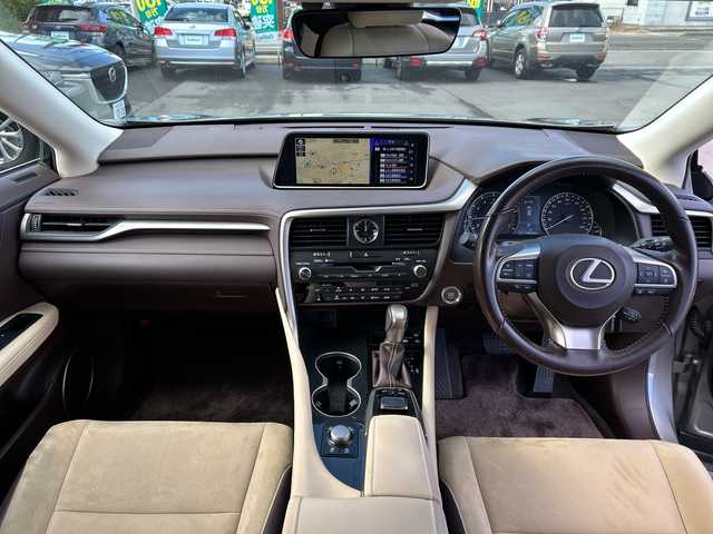 レクサス ＲＸ 200t 長野県 2015(平27)年 5万km ソニックチタニウム ・純正SDメーカーオプションナビゲーション/CD DVD フルセグTV Bluetooth/・バックカメラ/サイドカメラ/・ビルトインETC/・プリクラッシュセーフティ/・レーンキープアシスト/・レーダークルーズコントロール/・オートマチックハイビーム/・コーナーセンサー/・LEDヘッドライト/・オートライト/・フォグライト/・パワーバックドア/・純正18インチアルミホイール/・パワーシート(D/N)/・横滑り防止装置/・ウィンカーミラー/・電動格納ミラー/・スマートキー/・エンジンプッシュスタート