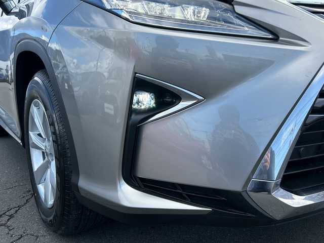 レクサス ＲＸ 200t 長野県 2015(平27)年 5万km ソニックチタニウム ・純正SDメーカーオプションナビゲーション/CD DVD フルセグTV Bluetooth/・バックカメラ/サイドカメラ/・ビルトインETC/・プリクラッシュセーフティ/・レーンキープアシスト/・レーダークルーズコントロール/・オートマチックハイビーム/・コーナーセンサー/・LEDヘッドライト/・オートライト/・フォグライト/・パワーバックドア/・純正18インチアルミホイール/・パワーシート(D/N)/・横滑り防止装置/・ウィンカーミラー/・電動格納ミラー/・スマートキー/・エンジンプッシュスタート