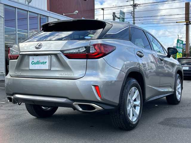 レクサス ＲＸ 200t 長野県 2015(平27)年 5万km ソニックチタニウム ・純正SDメーカーオプションナビゲーション/CD DVD フルセグTV Bluetooth/・バックカメラ/サイドカメラ/・ビルトインETC/・プリクラッシュセーフティ/・レーンキープアシスト/・レーダークルーズコントロール/・オートマチックハイビーム/・コーナーセンサー/・LEDヘッドライト/・オートライト/・フォグライト/・パワーバックドア/・純正18インチアルミホイール/・パワーシート(D/N)/・横滑り防止装置/・ウィンカーミラー/・電動格納ミラー/・スマートキー/・エンジンプッシュスタート