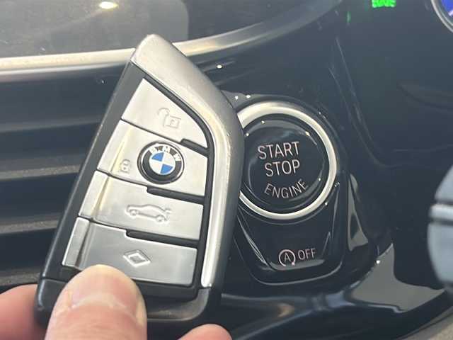 ＢＭＷ ５２３ｉ Mスポーツ 秋田県 2017(平29)年 13.3万km アルピンホワイトⅢ メーカーナビ/　フルセグ　ラジオ/全周囲カメラ/レーダークルーズ/衝突軽減装置/パーキングアシスト/パドルシフト/純正革巻きステアリング/電動パーキング/オートブレーキホールド/コーナーセンサー/オートエアコン/全席シートヒーター/前席パワーシート/本革シート/前後ドラレコ/Bowers&Wilkinsサウンド/パワーバックドア/横滑り防止