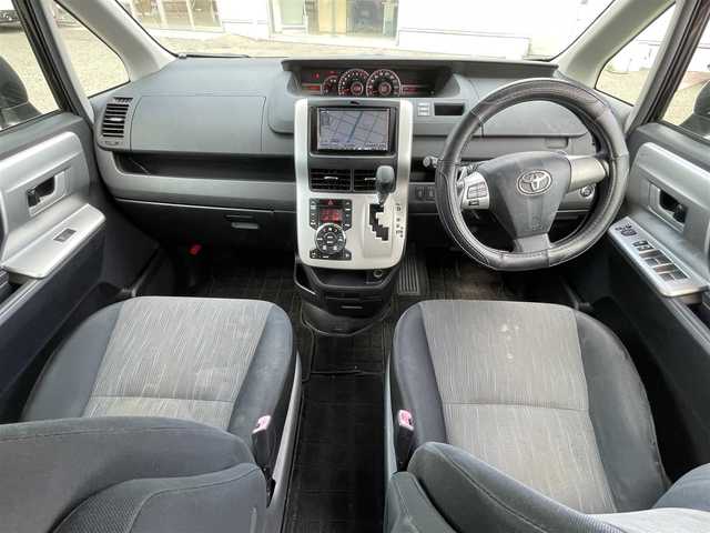 トヨタ ヴォクシー ZS 新潟県 2010(平22)年 12.6万km ブラック HDDナビ/ワンセグテレビ/バックカメラ/フリップダウンモニター/ウィンカーミラー/ドアバイザー/プッシュスタート