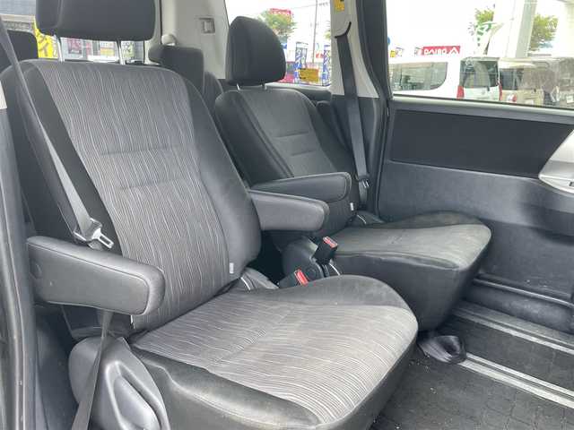 トヨタ ヴォクシー ZS 新潟県 2010(平22)年 12.6万km ブラック HDDナビ/ワンセグテレビ/バックカメラ/フリップダウンモニター/ウィンカーミラー/ドアバイザー/プッシュスタート