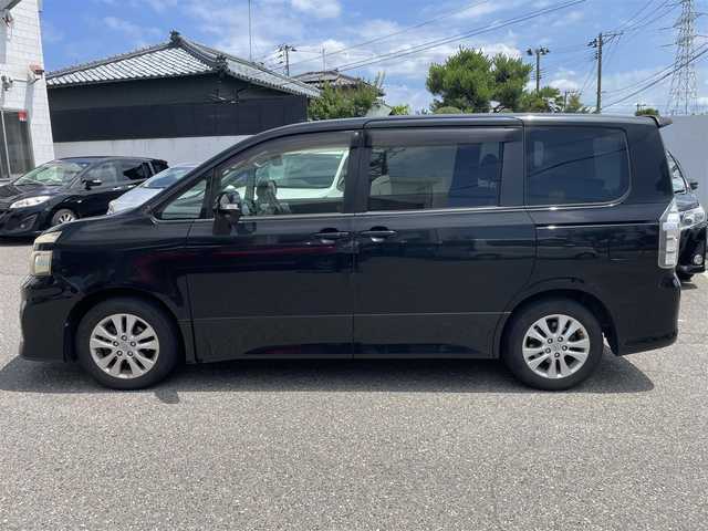 トヨタ ヴォクシー ZS 新潟県 2010(平22)年 12.6万km ブラック HDDナビ/ワンセグテレビ/バックカメラ/フリップダウンモニター/ウィンカーミラー/ドアバイザー/プッシュスタート