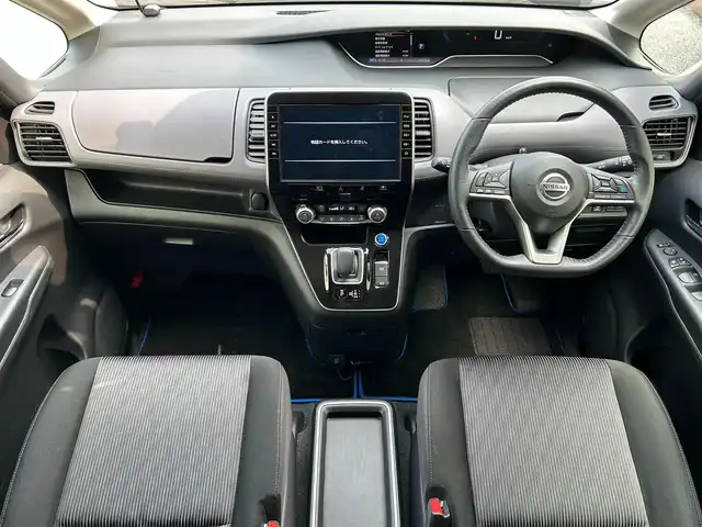 日産 セレナ e－パワー ハイウェイスター V 滋賀県 2022(令4)年 1.9万km ダイヤモンドブラック ガソリン（ハイブリッド）/2WD(FF)/CVT/純正メーカーナビ（地図SDなし）/（FM/AM/フルセグ/Bluetooth）/アラウンドビューモニター/プロパイロット/デジタルインナーミラー/ドライブレコーダー/ビルトインETC/両側パワースライドドア/ブラインドスポットモニター/フリップダウンモニター/革巻きステアリング/ステアリングスイッチ/純正フロアマット/電動格納ミラー/ドアバイザー/オートライト/プッシュスタート/プリクッラッシュ/オートマッチックハイビーム/横滑り防止/コーナーセンサー/電動サイドブレーキ