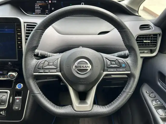 日産 セレナ e－パワー ハイウェイスター V 滋賀県 2022(令4)年 1.9万km ダイヤモンドブラック ガソリン（ハイブリッド）/2WD(FF)/CVT/純正メーカーナビ（地図SDなし）/（FM/AM/フルセグ/Bluetooth）/アラウンドビューモニター/プロパイロット/デジタルインナーミラー/ドライブレコーダー/ビルトインETC/両側パワースライドドア/ブラインドスポットモニター/フリップダウンモニター/革巻きステアリング/ステアリングスイッチ/純正フロアマット/電動格納ミラー/ドアバイザー/オートライト/プッシュスタート/プリクッラッシュ/オートマッチックハイビーム/横滑り防止/コーナーセンサー/電動サイドブレーキ