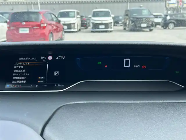 日産 セレナ e－パワー ハイウェイスター V 滋賀県 2022(令4)年 1.9万km ダイヤモンドブラック ガソリン（ハイブリッド）/2WD(FF)/CVT/純正メーカーナビ（地図SDなし）/（FM/AM/フルセグ/Bluetooth）/アラウンドビューモニター/プロパイロット/デジタルインナーミラー/ドライブレコーダー/ビルトインETC/両側パワースライドドア/ブラインドスポットモニター/フリップダウンモニター/革巻きステアリング/ステアリングスイッチ/純正フロアマット/電動格納ミラー/ドアバイザー/オートライト/プッシュスタート/プリクッラッシュ/オートマッチックハイビーム/横滑り防止/コーナーセンサー/電動サイドブレーキ