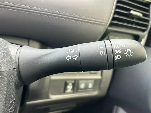 日産 セレナ e－パワー ハイウェイスター V 滋賀県 2022(令4)年 1.9万km ダイヤモンドブラック ガソリン（ハイブリッド）/2WD(FF)/CVT/純正メーカーナビ（地図SDなし）/（FM/AM/フルセグ/Bluetooth）/アラウンドビューモニター/プロパイロット/デジタルインナーミラー/ドライブレコーダー/ビルトインETC/両側パワースライドドア/ブラインドスポットモニター/フリップダウンモニター/革巻きステアリング/ステアリングスイッチ/純正フロアマット/電動格納ミラー/ドアバイザー/オートライト/プッシュスタート/プリクッラッシュ/オートマッチックハイビーム/横滑り防止/コーナーセンサー/電動サイドブレーキ