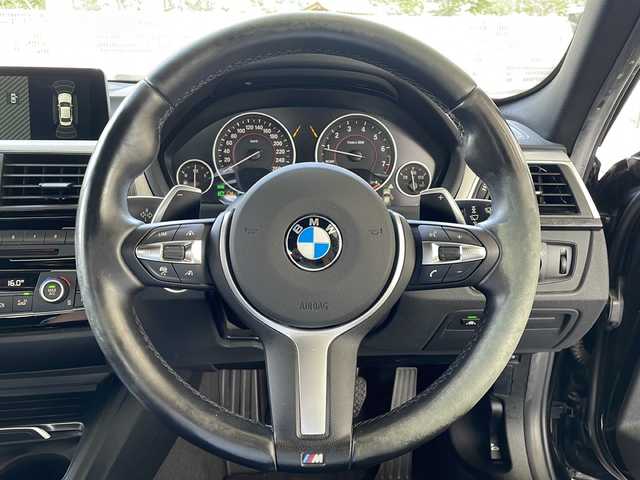 ＢＭＷ ３２０ｉ Mスポーツ 福島県 2016(平28)年 5.4万km サファイアブラックP 登録時走行距離：53248km/ワンオーナー車/メーカーナビ/（AM/FM/BT/CD/DVD/BT/AUX）/ミラー一体型ETC/全周囲モニター/クルーズコントロール/パドルシフト/パワーシート/（D/P)/純正アルミホイール/ステアリングスイッチ/スマートキー/プッシュスタート/電動格納ミラー/オートライト/純正LEDヘッドライト/フロントフォグランプ/リヤフォグランプ/オートエアコン/クリアランスソナー/バックカメラ/サイドカメラ/社外前後ドラレコ/バニティミラー（ランプ付き）/（D/P)/アイドリングストップ/ISOFIX/保証書/取扱説明書