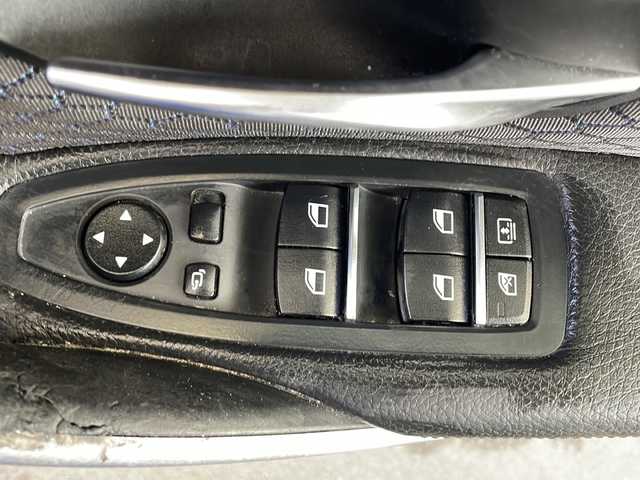 ＢＭＷ ３２０ｉ Mスポーツ 福島県 2016(平28)年 5.4万km サファイアブラックP 登録時走行距離：53248km/ワンオーナー車/メーカーナビ/（AM/FM/BT/CD/DVD/BT/AUX）/ミラー一体型ETC/全周囲モニター/クルーズコントロール/パドルシフト/パワーシート/（D/P)/純正アルミホイール/ステアリングスイッチ/スマートキー/プッシュスタート/電動格納ミラー/オートライト/純正LEDヘッドライト/フロントフォグランプ/リヤフォグランプ/オートエアコン/クリアランスソナー/バックカメラ/サイドカメラ/社外前後ドラレコ/バニティミラー（ランプ付き）/（D/P)/アイドリングストップ/ISOFIX/保証書/取扱説明書