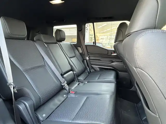 トヨタ ランドクルーザー ２５０ VX 福岡県 2024(令6)年 1.9万km ブラック ワンオーナー/純正メーカーナビ【AM/FM/BT/フルセグTV】/モデリスタエアロ/サンルーフ/レーダークルーズコントロール/アラウンドビューモニター/ブラインドスポットモニター/トヨタチームメイト/TOYOTA　SAFETY　SENSE/-プリクラッシュセーフティ/-レーントレーシングアシスト/-レーンディパーチャーアラート/-アダプティブハイビームシステム／オートマチックハイビーム/-ロードサインアシスト/-ドライバー異常時対応システム/-プロアクティブドライビングアシスト/-発進遅れ告知機能：先行車/-緊急時操舵支援（アクティブ操舵機能付）/-フロントクロストラフィックアラート/-レーンチェンジアシスト/ビルトインETC2.0/運転席・助手席シートヒーター/運転席・助手席エアシート/運転席パワーシート/デジタルインナーミラー/電動リアゲート/保証書/取扱説明書