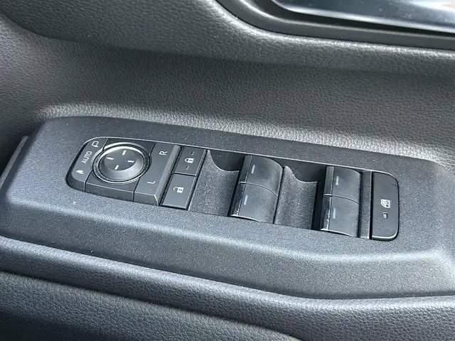 トヨタ ランドクルーザー ２５０ VX 福岡県 2024(令6)年 1.9万km ブラック ワンオーナー/純正メーカーナビ【AM/FM/BT/フルセグTV】/モデリスタエアロ/サンルーフ/レーダークルーズコントロール/アラウンドビューモニター/ブラインドスポットモニター/トヨタチームメイト/TOYOTA　SAFETY　SENSE/-プリクラッシュセーフティ/-レーントレーシングアシスト/-レーンディパーチャーアラート/-アダプティブハイビームシステム／オートマチックハイビーム/-ロードサインアシスト/-ドライバー異常時対応システム/-プロアクティブドライビングアシスト/-発進遅れ告知機能：先行車/-緊急時操舵支援（アクティブ操舵機能付）/-フロントクロストラフィックアラート/-レーンチェンジアシスト/ビルトインETC2.0/運転席・助手席シートヒーター/運転席・助手席エアシート/運転席パワーシート/デジタルインナーミラー/電動リアゲート/保証書/取扱説明書