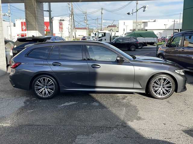 ＢＭＷ ３２０ｉ ツーリング Mスポーツ 東京都 2020(令2)年 3.9万km ミネラルグレー ワンオーナー/ドライビングアシストプロフェッショナル/・アクティブクルーズコントロール/・ステアリング/レーンコントロール/・レーンディパーチャーウォーニング/・レーンチェンジウォーニング/・アクティブサイドコリジョンプロテクション/・クロストラフィックウォーニング/・前車接近警告機能/・後車衝突警告機能/・エマージェンシーストップアシスト/・トラフィックサインアシスト/・衝突回避/被害軽減ブレーキ/・高速道路渋滞時ハンズオフアシスト/・エマージェンシーストップアシスト/・トラフィックサインアシスト（速度制限）/HDDナビ（10.25インチワイドディスプレイ）/パークディスタンスコントロール/パーキングアシスト/リアビューカメラ/リバースアシスト/アダプティブLEDヘッドランプ/ハイビームアシスタント/Mエンブレム付革巻きステアリング/パドルシフト/ETC/12.3インチマルチディスプレイメーターパネル/パワーシート（前席）/シートヒーター（前席）/パワーバックドア/コンフォートアクセス（スマートオープン/クローズ機能）