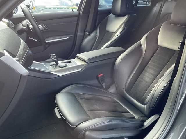 ＢＭＷ ３２０ｉ ツーリング Mスポーツ 東京都 2020(令2)年 3.9万km ミネラルグレー ワンオーナー/ドライビングアシストプロフェッショナル/・アクティブクルーズコントロール/・ステアリング/レーンコントロール/・レーンディパーチャーウォーニング/・レーンチェンジウォーニング/・アクティブサイドコリジョンプロテクション/・クロストラフィックウォーニング/・前車接近警告機能/・後車衝突警告機能/・エマージェンシーストップアシスト/・トラフィックサインアシスト/・衝突回避/被害軽減ブレーキ/・高速道路渋滞時ハンズオフアシスト/・エマージェンシーストップアシスト/・トラフィックサインアシスト（速度制限）/HDDナビ（10.25インチワイドディスプレイ）/パークディスタンスコントロール/パーキングアシスト/リアビューカメラ/リバースアシスト/アダプティブLEDヘッドランプ/ハイビームアシスタント/Mエンブレム付革巻きステアリング/パドルシフト/ETC/12.3インチマルチディスプレイメーターパネル/パワーシート（前席）/シートヒーター（前席）/パワーバックドア/コンフォートアクセス（スマートオープン/クローズ機能）