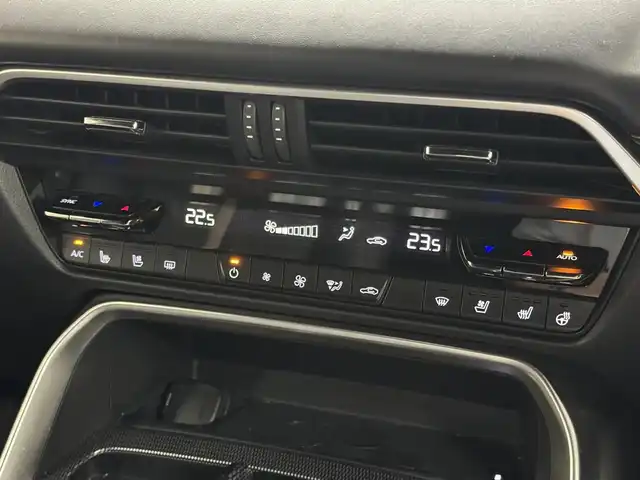 マツダ ＣＸ－６０ XD HV エクスクルーシブスポーツ 三重県 2022(令4)年 3.6万km ソウルレッドクリスタルM ディーゼルターボ・マイルドHV/4WD/MTモード付8AT/12.3型ナビ/（AM/FM/USB/HDMI/CarPlay/AndroidAuto/Bluetooth/TV）/360ビュー・モニター/ドライブレコーダー前後/ETC/i-ACTIVSENSE/・スマートブレーキサポート/・レーダークルーズコントロール/・クルージング&トラフィックサポート/・ドライバー異常時対応システム/・ドライバーモニタリング/・レーンキープアシストシステム/・ブラインドスポットモニタリング/・クロストラフィックアラート（前後）/・パーキングセンサー（前後）/・ヒルディセントコントロール/など/装備/・【OP】ドライバー・パーソナライゼーション・システムパッケージ（自動ドライビングポジション調整、エントリーアシスト）/・ナッパレザーシート（ブラック）/・ハンズフリーパワーリフトゲート/・シートヒーター（D/N/2nd）/・シートベンチレーション（D/N）/・ステアリングヒーター/・パワーシート（Dメモリー付10way/N10way）/・HUD/・AC100Vコンセント&ワイヤレス充電/・LEDヘッドライト/・純正20inAW/・保/取/ナビ取/・スマートキーx2/・純正キャリアベース（車載）/など