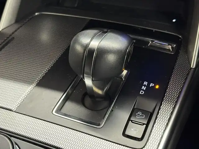 マツダ ＣＸ－６０ XD HV エクスクルーシブスポーツ 三重県 2022(令4)年 3.6万km ソウルレッドクリスタルM ディーゼルターボ・マイルドHV/4WD/MTモード付8AT/12.3型ナビ/（AM/FM/USB/HDMI/CarPlay/AndroidAuto/Bluetooth/TV）/360ビュー・モニター/ドライブレコーダー前後/ETC/i-ACTIVSENSE/・スマートブレーキサポート/・レーダークルーズコントロール/・クルージング&トラフィックサポート/・ドライバー異常時対応システム/・ドライバーモニタリング/・レーンキープアシストシステム/・ブラインドスポットモニタリング/・クロストラフィックアラート（前後）/・パーキングセンサー（前後）/・ヒルディセントコントロール/など/装備/・【OP】ドライバー・パーソナライゼーション・システムパッケージ（自動ドライビングポジション調整、エントリーアシスト）/・ナッパレザーシート（ブラック）/・ハンズフリーパワーリフトゲート/・シートヒーター（D/N/2nd）/・シートベンチレーション（D/N）/・ステアリングヒーター/・パワーシート（Dメモリー付10way/N10way）/・HUD/・AC100Vコンセント&ワイヤレス充電/・LEDヘッドライト/・純正20inAW/・保/取/ナビ取/・スマートキーx2/・純正キャリアベース（車載）/など