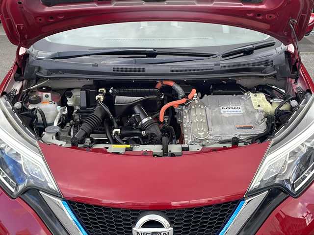 日産 ノート e－パワー X 沖縄県 2016(平28)年 6.2万km ガーネットレッド 純正ナビ・TV・Bluetooth・CD・DVD/全方位カメラ/ETC/デジタルインナーミラー/コーナーセンサー/オートライト/衝突軽減システム/レーンキープアシスト/ステアリングスイッチ/電動格納ミラー/ウィンカーミラー/LEDヘッドライト/スマートキー